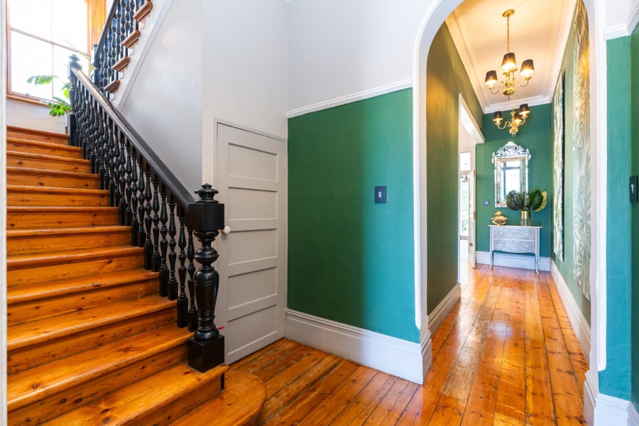 4 Bedroom Property for Sale in Oranjezicht Western Cape